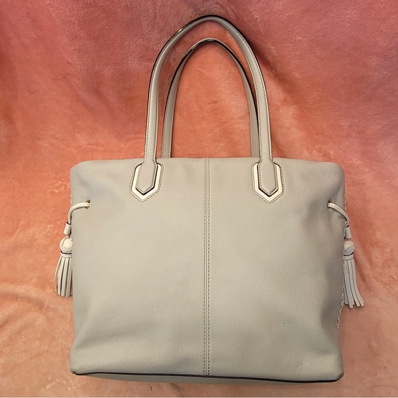 kate spade Handbags - Kate Spade rarely worn grey and white large leather tote bag